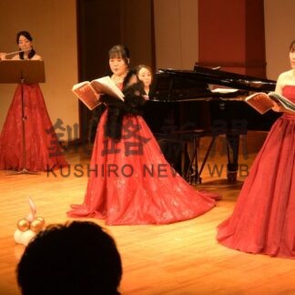 歌とピアノ観客魅了　ラ・ルーチェＸマス公演【釧路市】(2025-12-18)