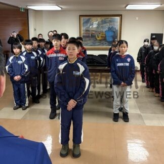 全道での活躍誓うミニバスケ４チーム　鶴間釧路市長を表敬【釧路市】(2025-12-19)