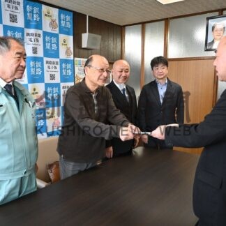 歳末たすけあいに善意の寄付　あすなろサッポロビール会【釧路市】(2025-12-21)