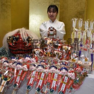 縁起物作り大詰め　厳島神社、正月準備進む【釧路市】(2025-12-22)