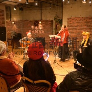 ダンスやＸマス曲披露　釧路で「サムファン」第７弾【釧路市】(2025-12-23)