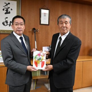 標津漁協、町に１００万円寄付【標津町】(2025-12-26)