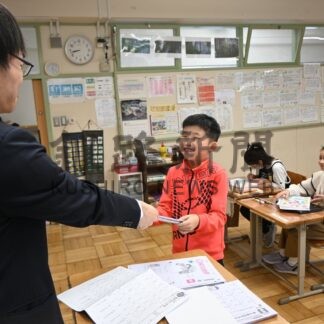 さあ冬休みだ！　釧路市内小中で終業式【釧路市】(2025-12-27)