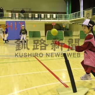 「リアル野球盤」でバッティング体験　野球少年団　【根室市】(2025-12-28)