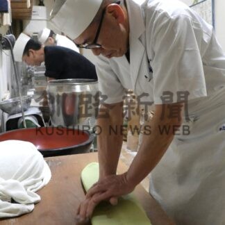 おいしい年越しそば食べて　釧路の竹老園、丹精込め作業【釧路市】(2025-12-31)