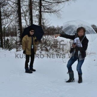山本監督ら標茶ロケ地下見　高橋惠子さん主演映画、２７年公開目指す【標茶町】(2025-12-31)