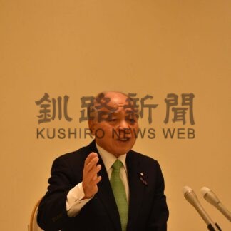 北方墓参再開求める　鈴木参院議員、訪ロ報告【釧路市】(2025-12-31)