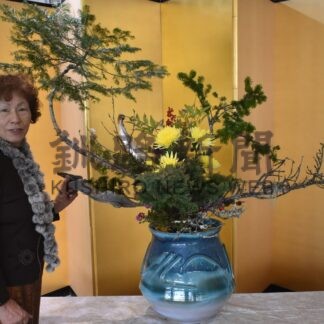 新春の花華やか 　プリンスホテルに林さん生け花作品【釧路市】(2026-01-04)