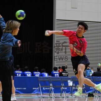 高校生らOB、OGと交流　ハンドボール会長杯【釧路市】(2026-01-12)