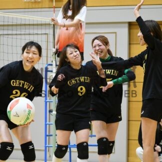 ネット挟み白熱ラリー　ソフトバレーレディース・メンズ大会【釧路市】(2026-01-13)