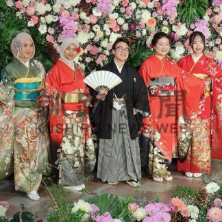 鮮やかな晴れ着に笑顔　技能実習生が着付け体験【根室市】(2026-01-14)