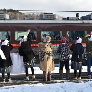 おもてなしに乗客笑顔　ＳＬ冬の湿原号運行開始【釧路市】_5(2026-01-19)
