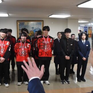 全中、「全力で戦う」　スケートとアイホ選手、釧路市長を表敬【釧路市】(2026-01-20)