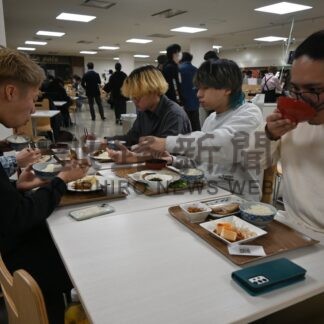 「１００円夕食」うれしい　公立大、営業前から学生列【釧路市】(2026-01-21)