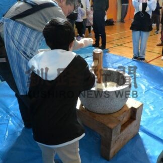 まりも学園子供ら餅つき「よいしょ」　「こめしん」地域交流【釧路市】(2026-01-28)