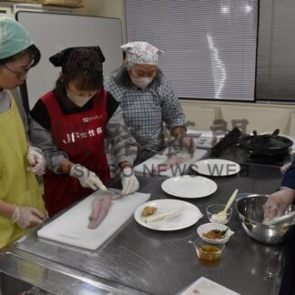 地元水産物で料理に挑戦　まるごと根室が教室、市民１６人受講【根室市】(2026-01-28)