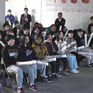 スマイルＪに熱い声援　釧路でＰＶ、市民ら仏戦見守る　ミラノ五輪【釧路市】(2026-02-07)