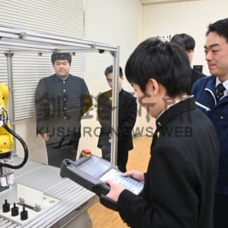 最新ロボットアーム導入　釧工業高、実習に取り入れ【釧路市】(2026-02-03)