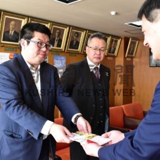 トランポリンなど市に１０万円相当寄贈　釧路ゆうやけライオンズク【釧路市】(2026-02-08)