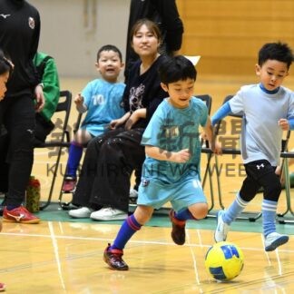 ボール追い掛け元気にシュート　キッズサッカー大会【釧路市】(2026-02-10)