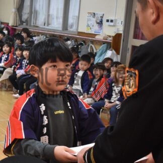 年長児が消防クラブ修了　鳥取保育園で証書授与【釧路市】(2026-02-14)