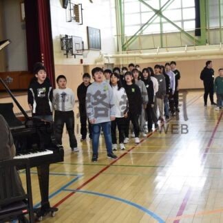 興津小６年生と卒業記念曲　作編曲家・木原さんと共作、保護者へ感謝の歌【釧路市】(2026-02-20)