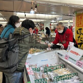 根室まるごとフェア、物産の売れ行き好調　東京・新宿駅西口広場【根室市】(2026-02-22)