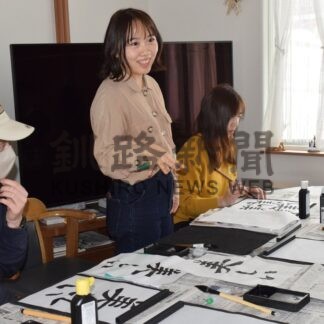 外国人向けに書道教室「日本文化とつながりを」釧路の寿々さん【釧路市】(2026-02-25)
