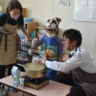 地元牛乳のおいしさ実感　園児がゼリー作りに挑戦【標茶町】(2026-03-01)