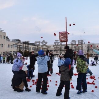 鳥取小児童、玉入れ大喜び　地域関係者と交流【釧路市】(2026-03-01)