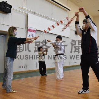 親子が元気にエコチャンバラ　くしろ子ども未来塾【釧路市】(2026-03-03)