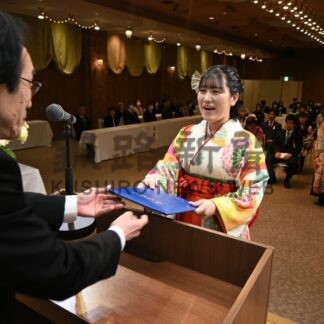 ２１人が学びやを巣立つ　くしろせんもん学校で卒業式【釧路市】(2026-03-06)