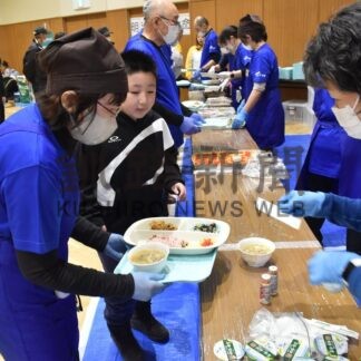 多くの市民が来場　家族連れ料理堪能　じぃ～んこども食堂【根室市】(2026-03-08)