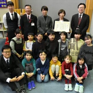 花植え活動美留和小に感謝状　郵便局美化に長年貢献【弟子屈町】(2026-03-08)