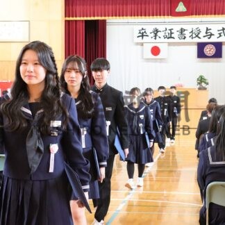 市内５校で卒業式　柏陵中では４８人が巣立ち【根室市】(2026-03-13)