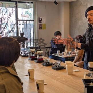 高品質なコーヒー味わう　ＡＮＡＶＲＩＮカフェ３周年、小坂田さん技術披露【釧路市】(2026-03-20)