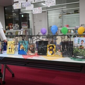 「嵐」関連本、グッズ展示　地元ファンメッセージも　市中央図書館【釧路市】(2026-03-21)