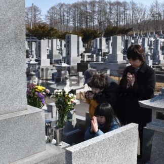 春彼岸 各地でお墓参り　参拝者「これからも見守って」【釧路町】(2026-03-21)