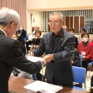 学生３３人に修了証「よりよい町づくり目指す」　　白洋大学閉講式【白糠町】(2026-03-22)