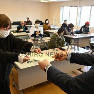 地域交通 主婦が支え　尾岱沼でライドシェア養成講習　女性運転手１３人に【別海町】(2026-03-22)