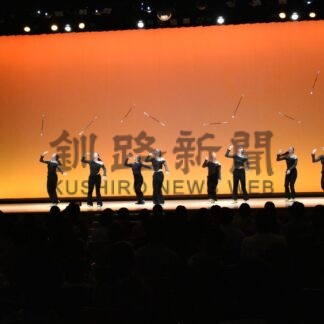 ラケット取り入れダンス　ポップアートてしかが、小中高生らステージ披露【弟子屈町】_1(2026-03-26)