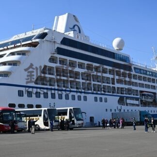 レガッタ 釧路港入港　今年度最後のクルーズ船、きれいな船体披露【釧路市】(2026-03-27)