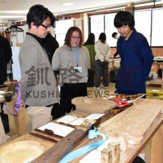 アイヌ工芸の担い手へ　阿寒湖温泉「ハリキキ」、第１期生が修了式【釧路市】(2026-03-30)