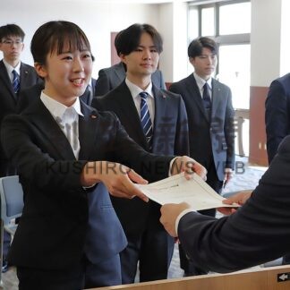 新社会人 新たな一歩　釧根の行政や企業で辞令交付式_3(2026-04-02)