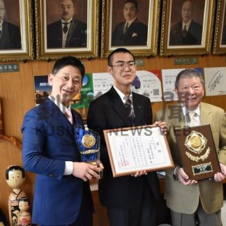 囲碁全国優勝に喜び　伊東さん市長に報告【釧路市】(2026-04-07)