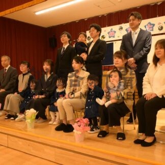 園児元気に仲間入り　庶路、白糠こども園入園式【白糠町】(2026-04-10)