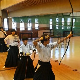 標茶男女とも優勝　弓道・春季高校大会【釧路市】(2026-04-14)