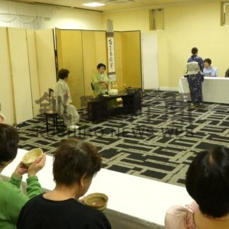 花柄道具で春の趣楽しむ　表千家釧路地区会が茶会【釧路市】(2026-04-15)