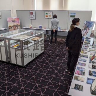 桜木紫乃さん作品一堂に　中央図書館特別展、写真や資料も展示【釧路市】(2026-04-16)