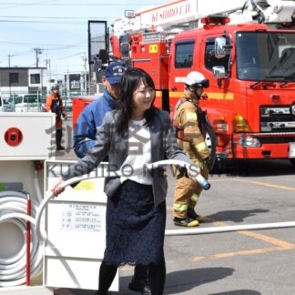 消火栓操作を体験　三ッ輪ビル従業員【釧路市】(2026-04-21)